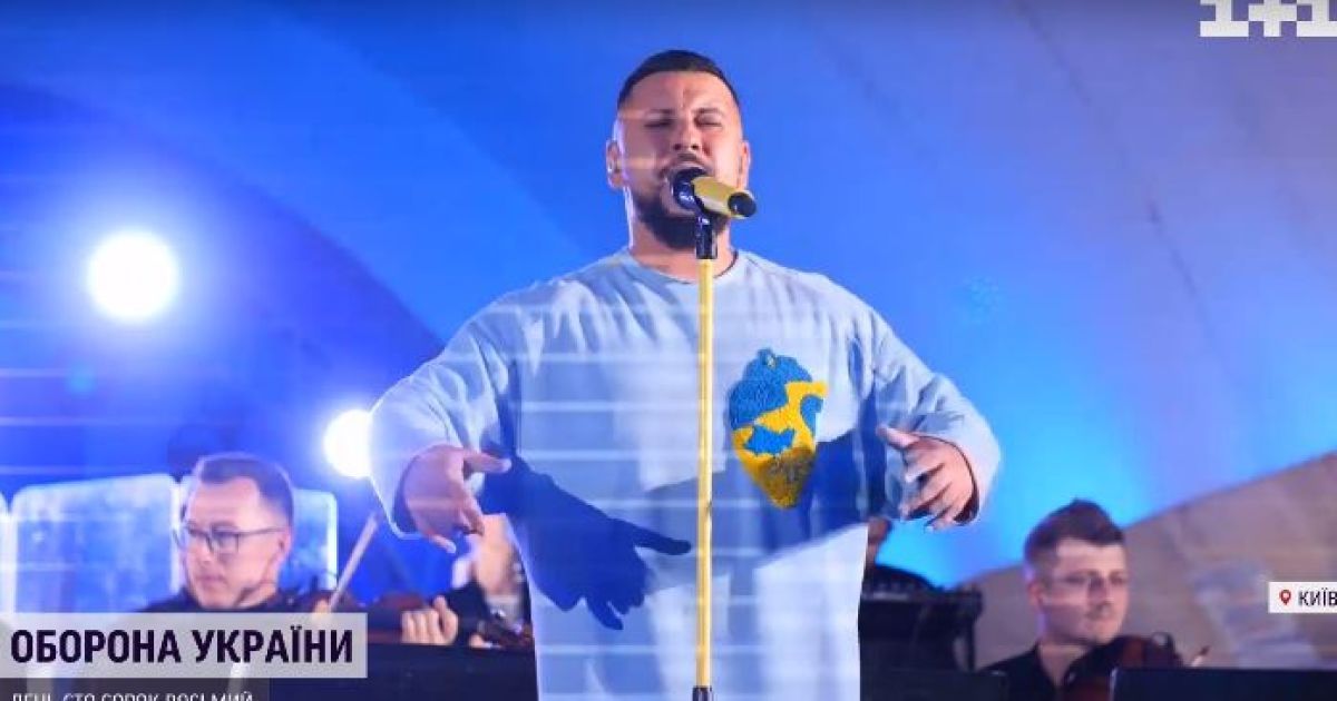 MONATIK повернувся до України і дав концерт у київському метро на "Майдані Незалежності"