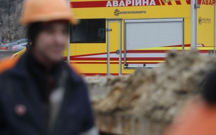 Четвертый прорыв теплотрассы в Киеве: залило улицы возле Севастопольской площади