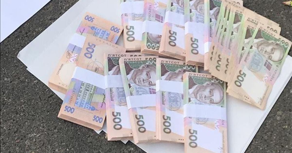 У Києві на хабарі у понад півмільйона гривень затримали заступника керівника "Льодового стадіону"