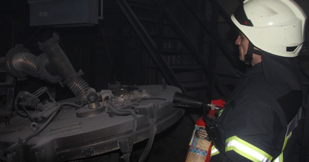 У Києві на заводі стався вибух із пожежею, є постраждалі