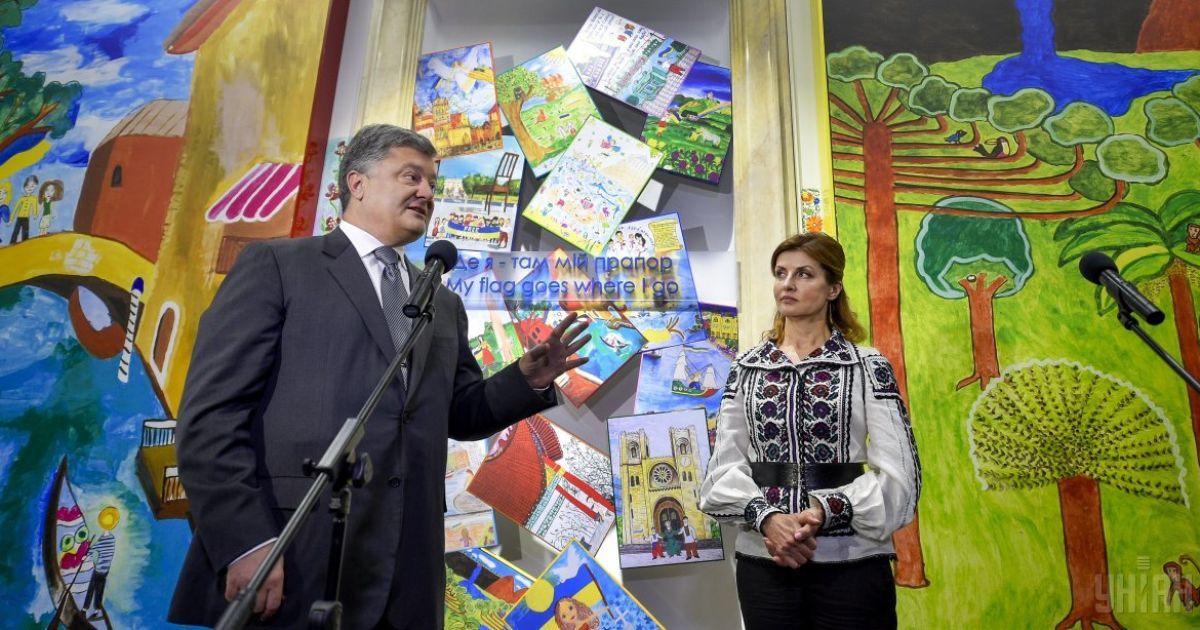"Я делал пациентам уколы". Порошенко рассказал, как в молодости подменял жену на практике в больнице