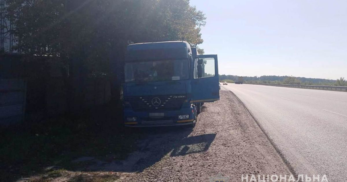 Від удару спалахнув: у Вінницькій області загинув 31-річний водій мотоцикла, який на швидкості врізався у фуру