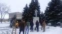 В Золочеве повалили памятник Ленину