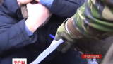 На Тернопольщине под стенами Шумского суда активисты забросили в мусорник местного чиновника