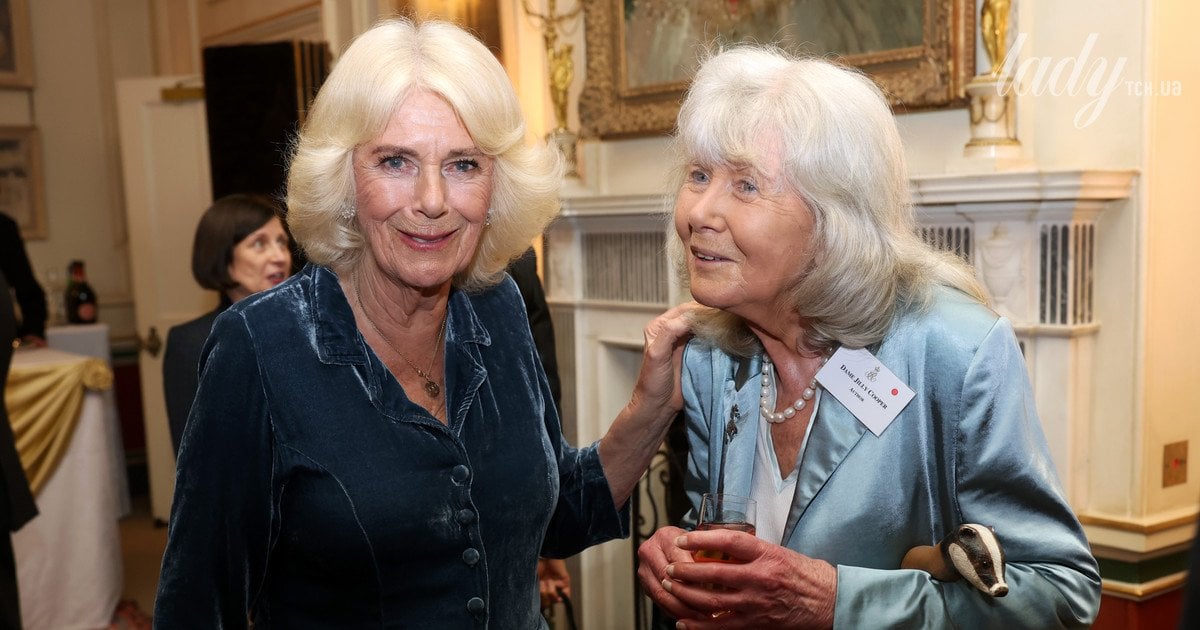 Королева Камілла та дама Джіллі Купер