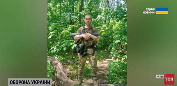 Военный, потерявший на фронте руки и ноги, самостоятельно управляет автомобилем: невероятная история