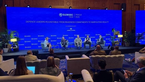 Україна вчить Європу швидкості війни: представники «Сталевого фронту» Ахметова виступили на GLOBSEC Defence Forum у Празі