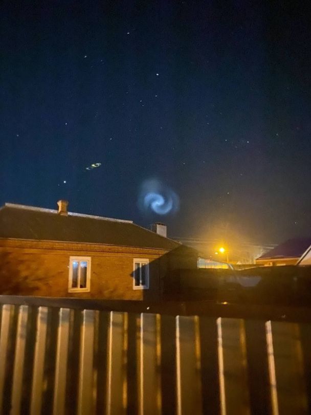Спіраль у небі. Фото: телеграм-канал "Інсайд.UA"