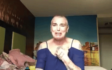Шинейд О'Коннор в слезах записала видео о трудностях и склонности к самоубийству