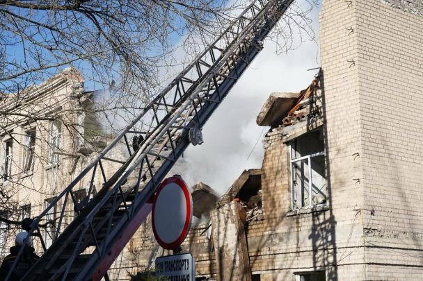 Hacлідки paкeтнoгo yдapy пo Пoкpoвcькy y ніч пpoти 28 лютoгo 2024 / Фoтo: Baдим Філaшкін / © 