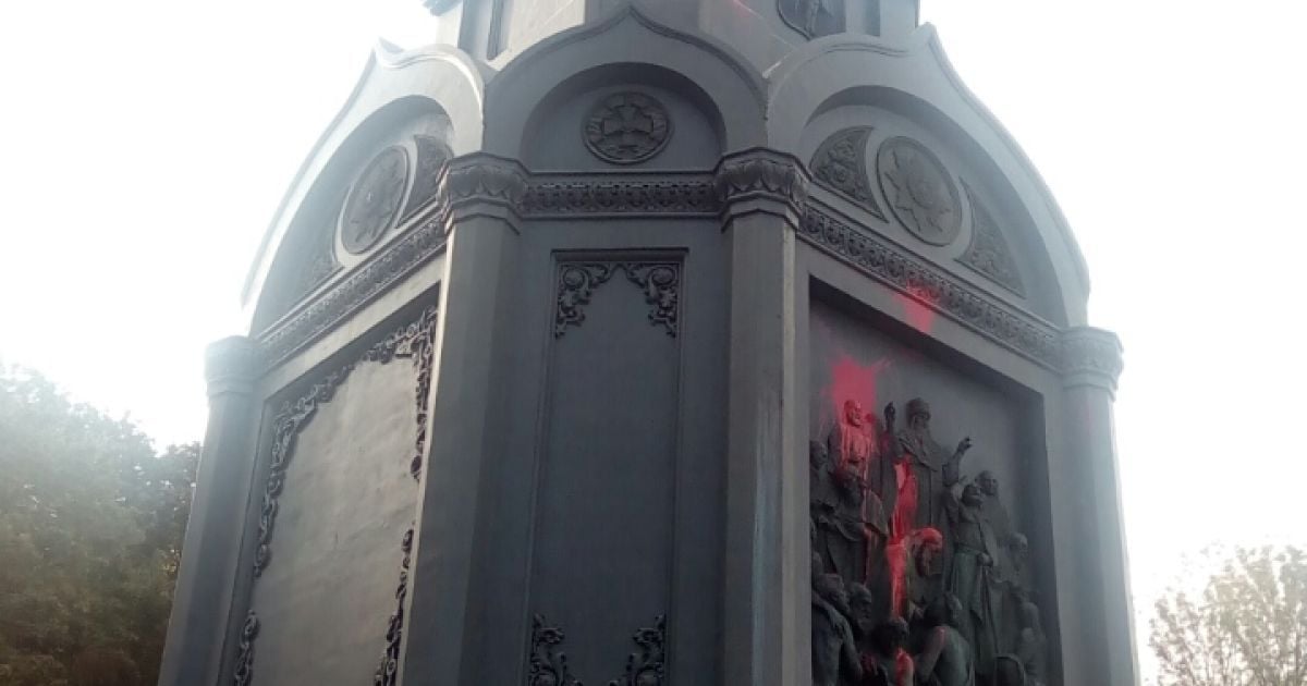 пам’ятник Володимиру Великому у фарбі_2 / © 112 Україна