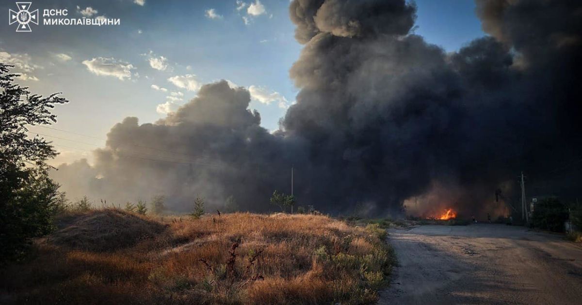 В Николаеве на одном из заводов начался пожар Фото: Главное управление ГСЧС Украины в Николаевской области