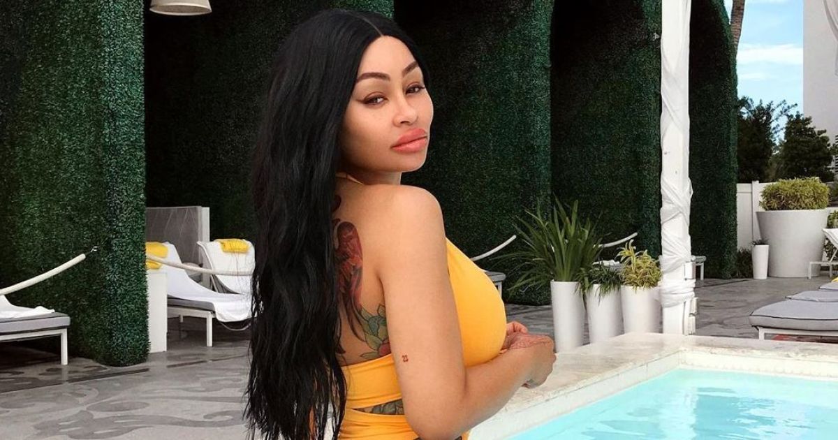 Жамбастары кең жалаңаш сұлулар