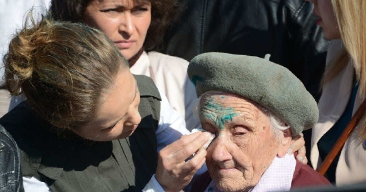 Пробили новое дно. Российские СМИ "похоронили" 91-летнего ветерана, которую облили зеленкой в Славянске