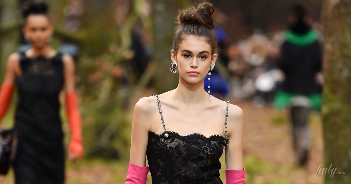Кайя Гербер на шоу Chanel в Париже