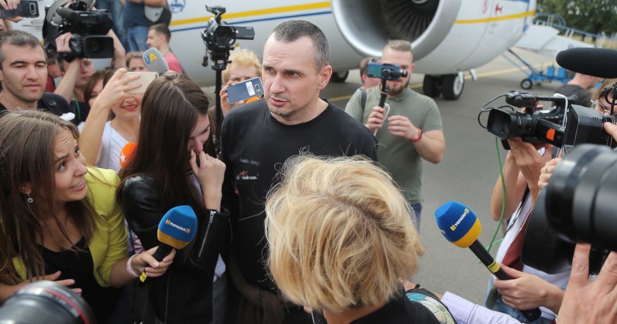 "До Криму тільки на танках". Сенцов розповів, чи збирається повертатися на півострів та що буде робити далі