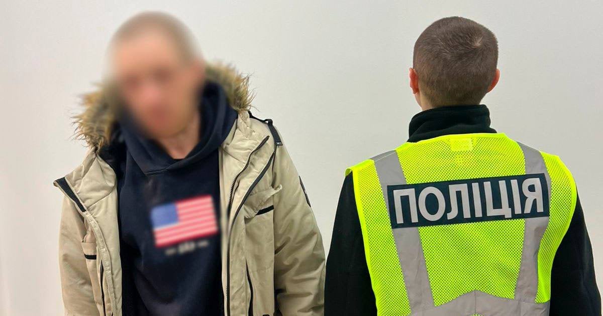 У Києві чоловік погрожував касирці гранатою.