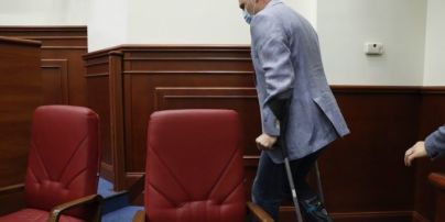 Кличко пришел на заседание Киевсовета с травмированной ногой: что случилось
