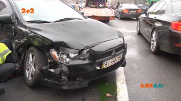 Один неверный маневр стал причиной громкой аварии в столице