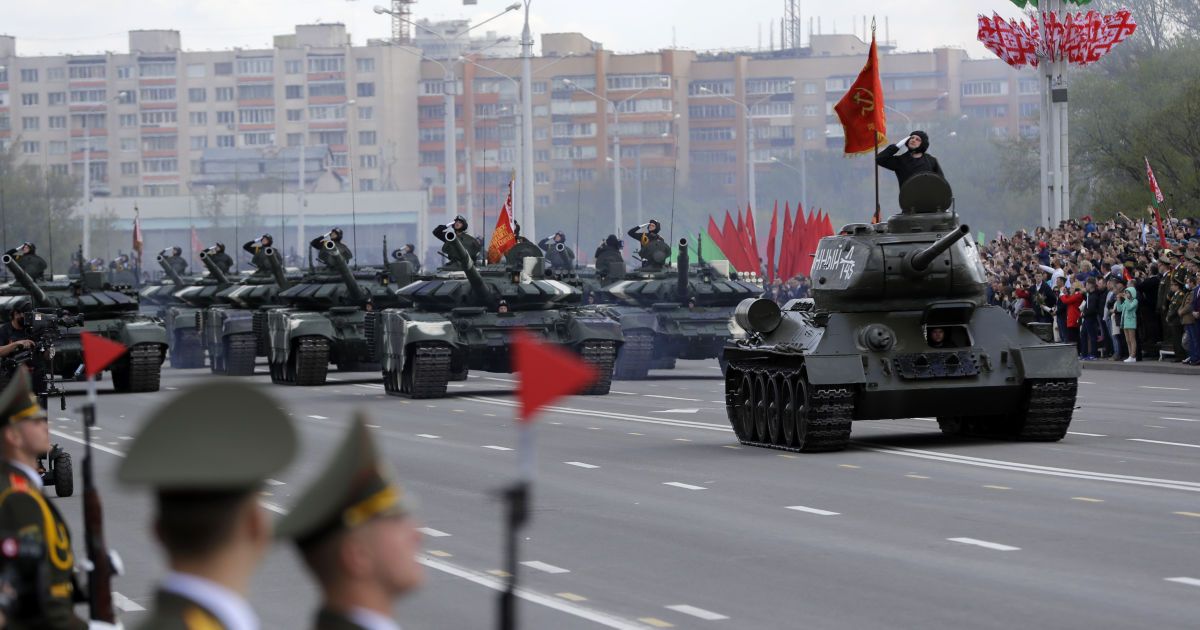 У Білорусі попри коронавірус пройшов парад до Дня перемоги_5 / © Associated Press