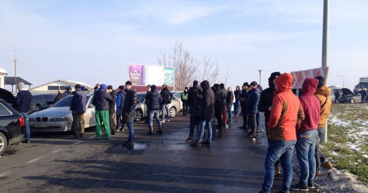 Протестующие перекрыли трассу на Румынию