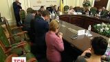 Народные депутаты и министры вместе с Ником Вуйчичем помолились за Украину