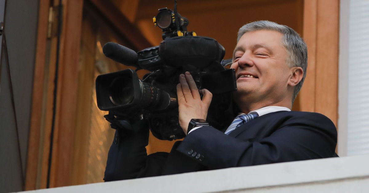 Порошенко поделился результатом первой операторской работы и опубликовал видео с балкона АП