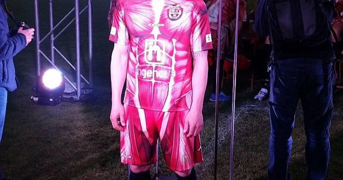 Футболист "Паленсии" в новой форме.