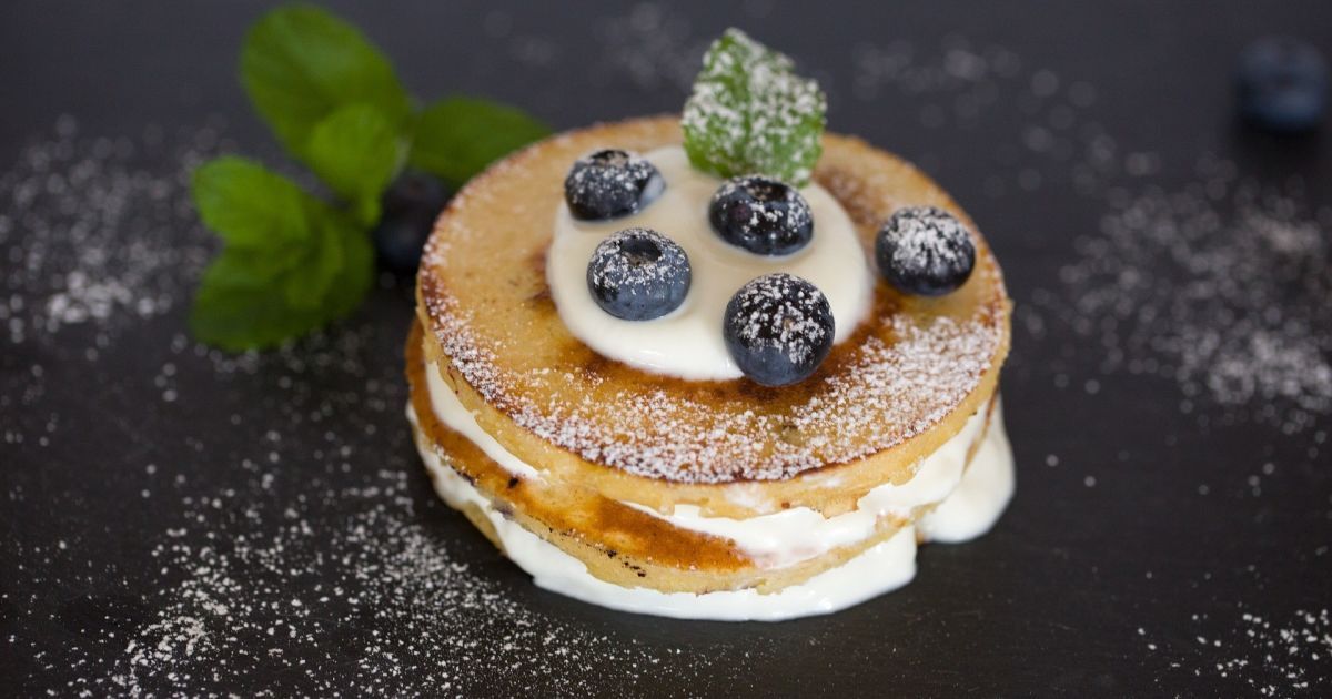 #PancakeDay. Жители англоязычных стран традиционно встретили Великий пост блинами