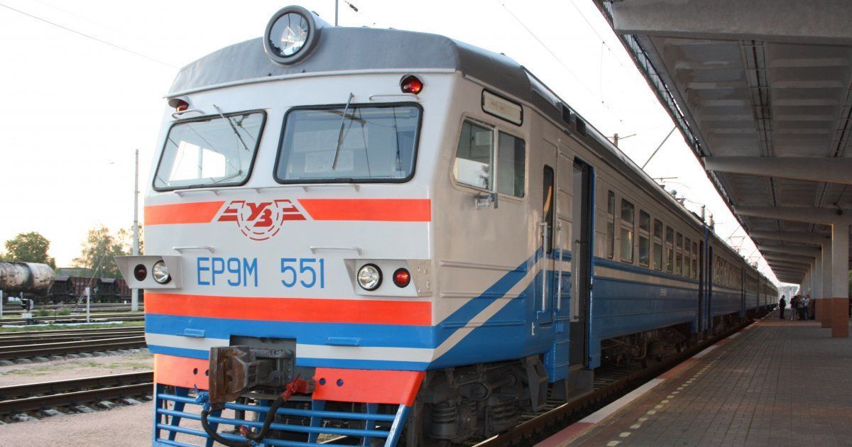 Украли системы безопасности: вандалы обворовали модернизированную за 60 млн грн электричку Киев-Фастов