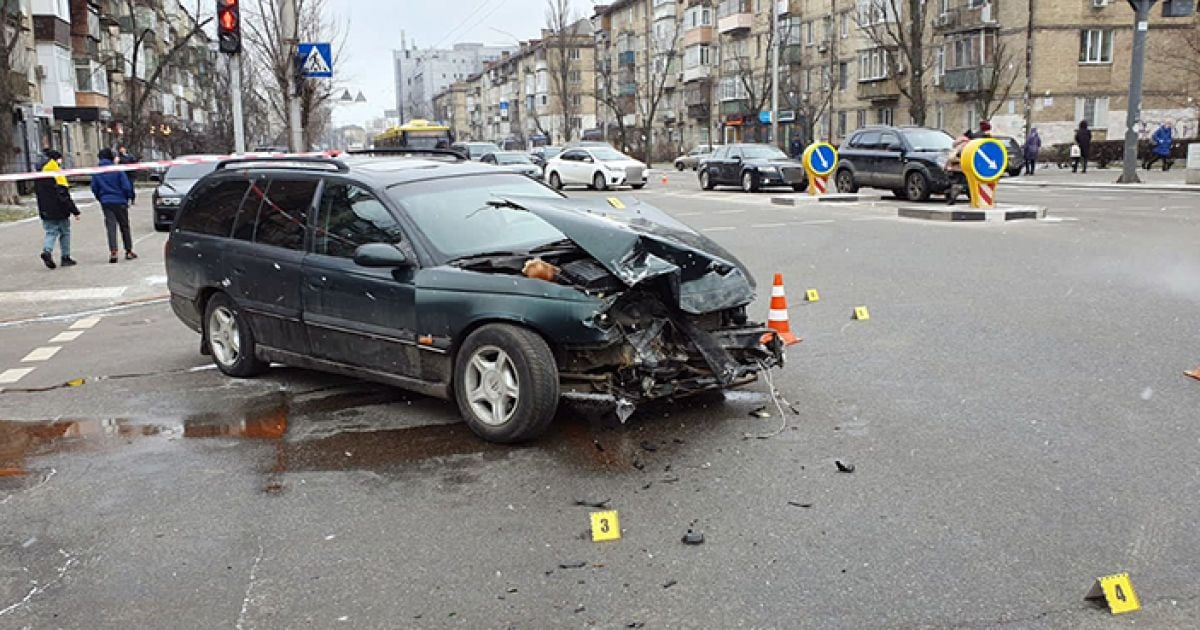 У Києві перекинулась швидка, що перевозила пацієнта