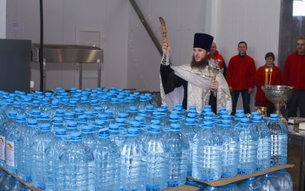 Хрещенська вода з доставкою