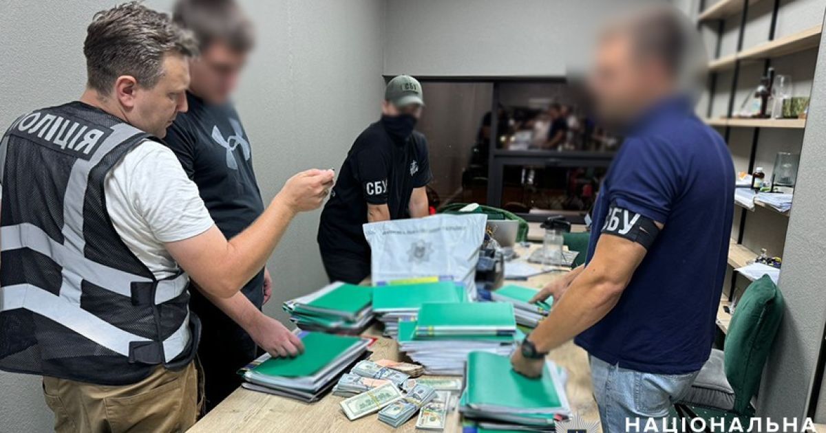 Столичні поліцейські викрили адвоката, який допомагав військовозобов’язаним уникнути мобілізації