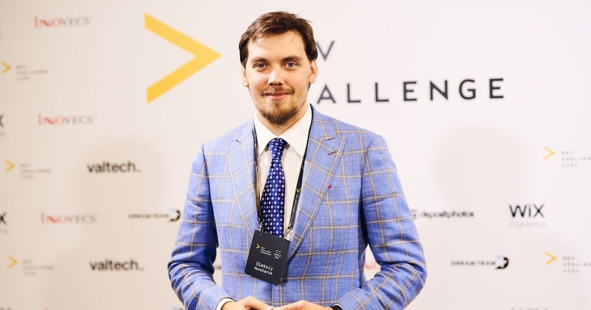 "Чашка прем'єра": Гончарук почав вести відеоблог