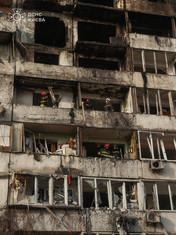 Наслідки атаки РФ на Київ 25 листопада / © ДСНС