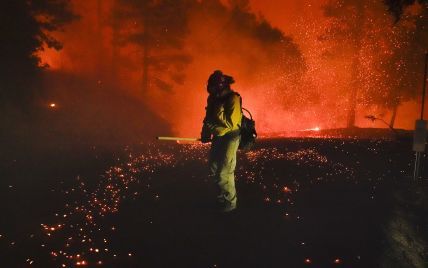 В Калифорнии вводят чрезвычайную ситуацию из-за опустошительных пожаров