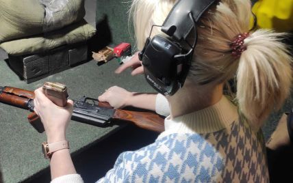 На случай полномасштабных военных действий: во Львове директоров школ учат стрелять из оружия (фото)