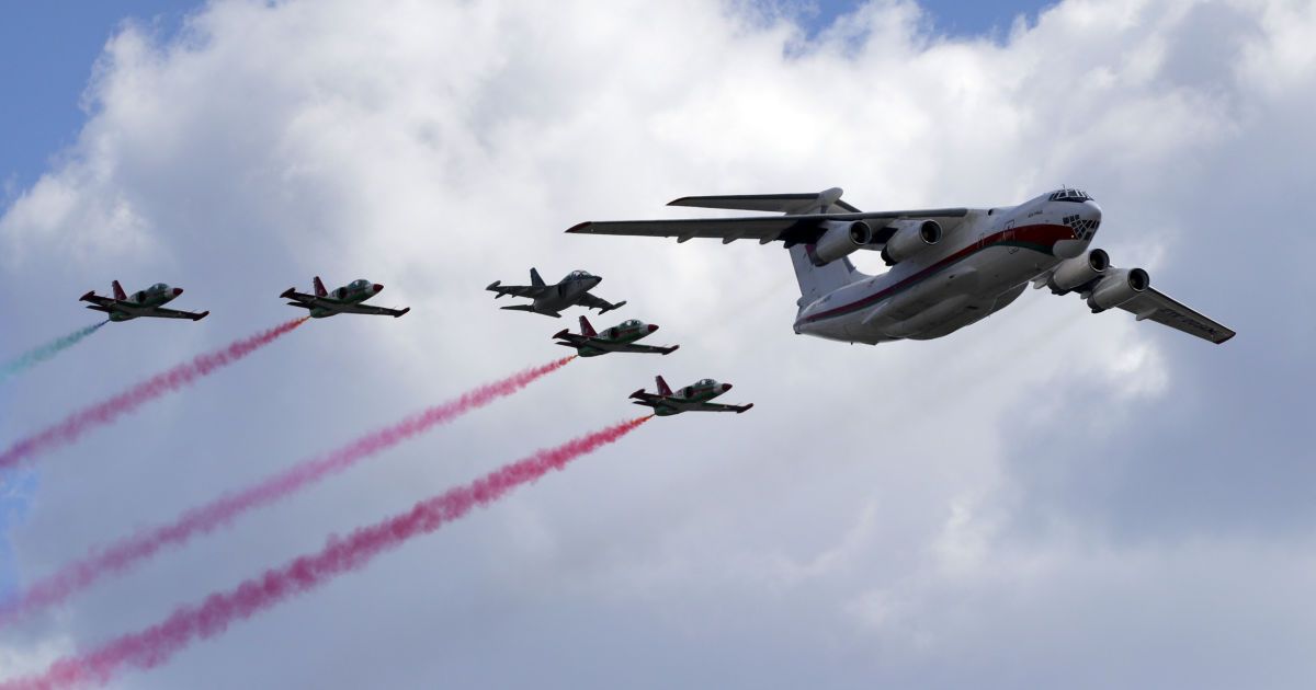У Білорусі попри коронавірус пройшов парад до Дня перемоги_11 / © Associated Press