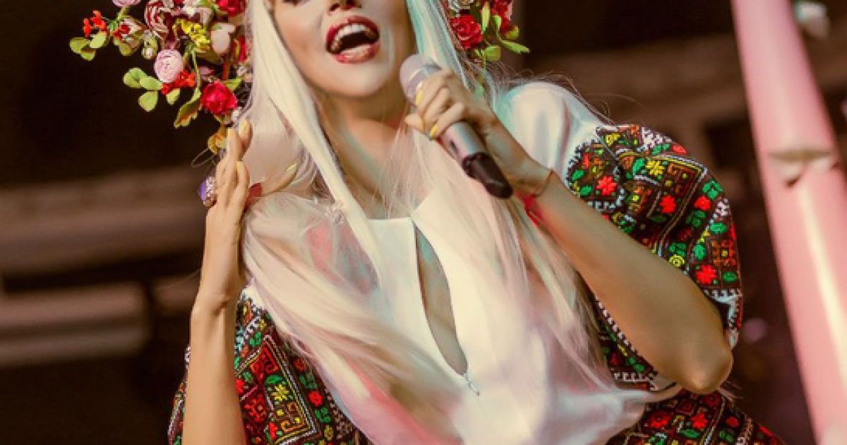 Полякова показала фрагмент новой песни