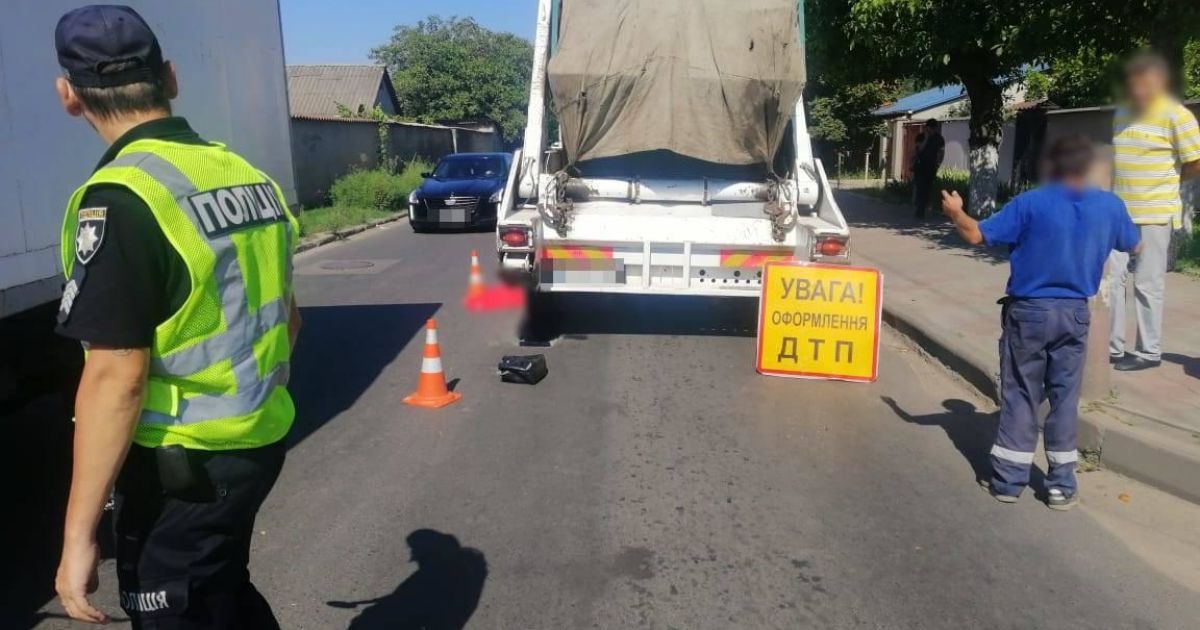 В Одесі вантажівка переїхала на смерть жінку