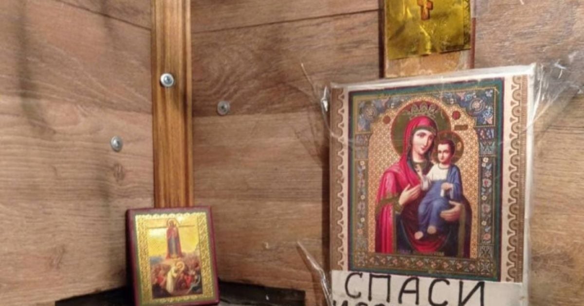 В Киеве в лифте вместо установления связи повесили иконы