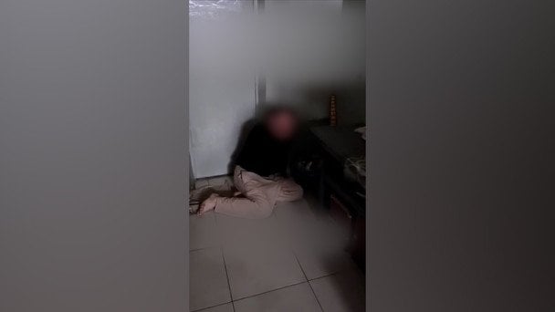 Примушували носити капці в зубах: керівництво Одеського СІЗО