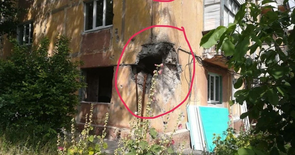 "Слепое исполнение по методичке": в Мариуполе оккупанты заменяют окна в аварийных домах