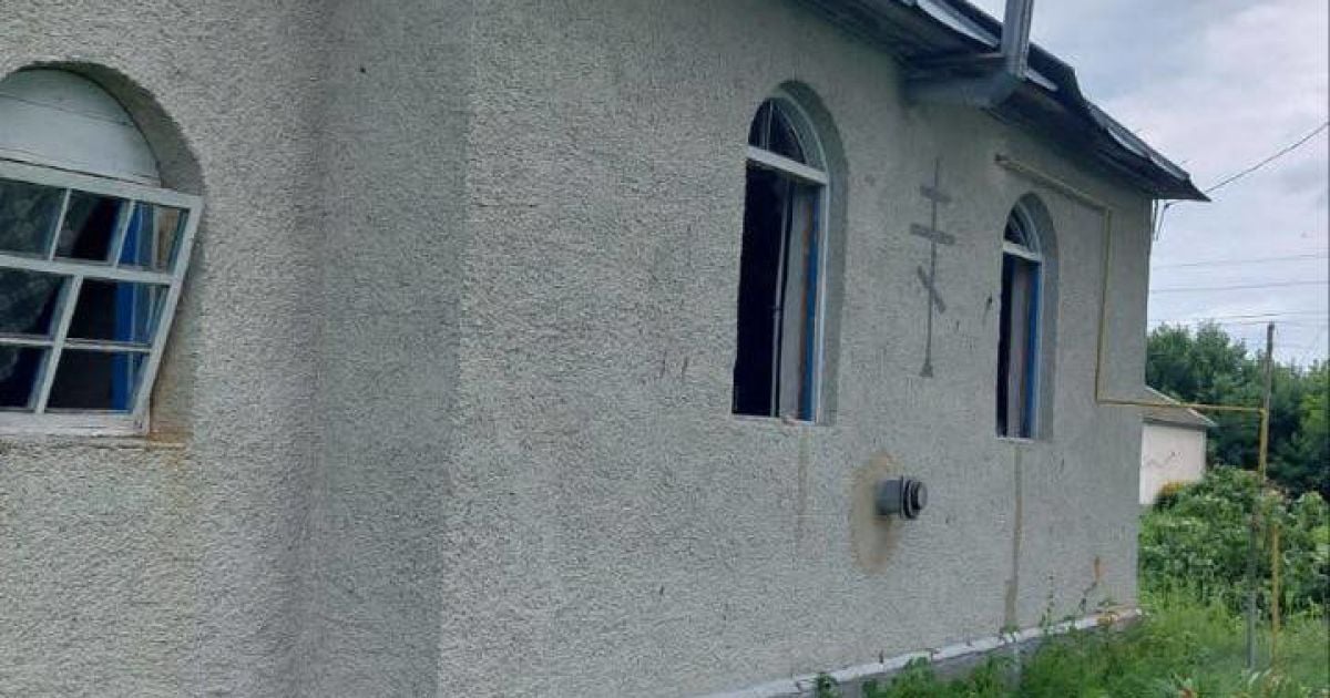 Бьют по туалетам и церквям: россияне снова обстреляли Сумскую область (фото)