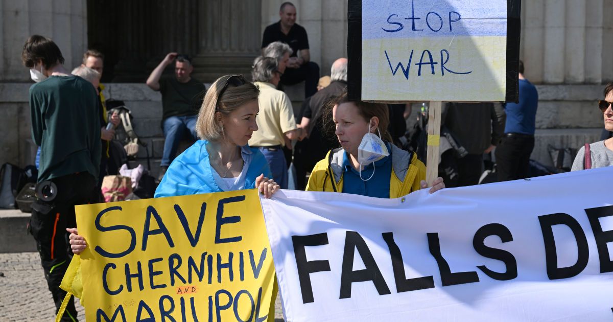 Оккупанты терроризируют мирных людей и пытаются уничтожить пути в Киев: какая ситуация на Черниговщине 30 марта
