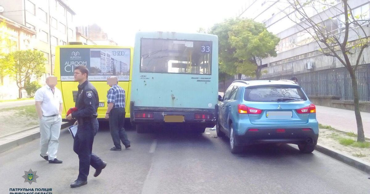 4 ДТП за участі маршруток за добу_2 / © facebook.com/Патрульна поліція Львова