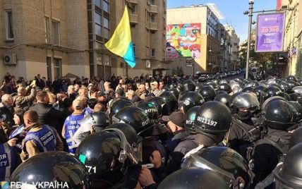 В центре Киева произошли стычки между активистами и полицией