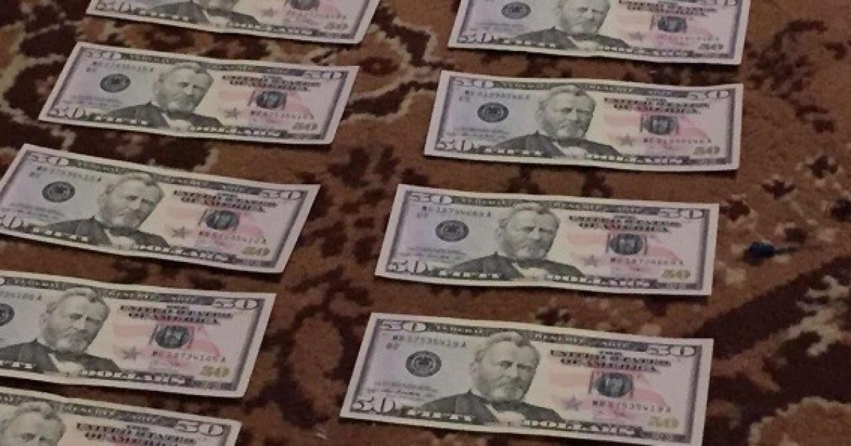 поліцейського затримали на хабарі_4 / © ГУ НП у м. Києві