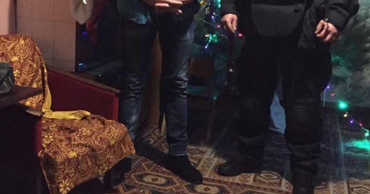 У Києві затримали поліцейського, який вимагав у грабіжника шість тисяч доларів хабара