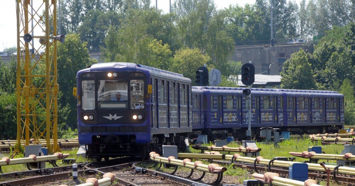 На столичной станции метро мужчина упал на рельсы